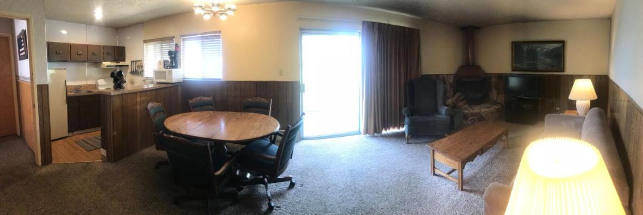 Boulder Lodge *